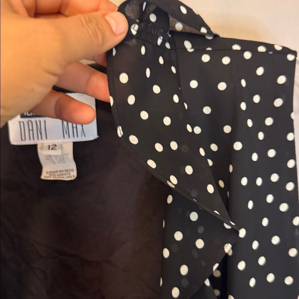 Lois Snyder Dani Max ruffle wrap dress in black with white polka dots - Picture 5 of 12
